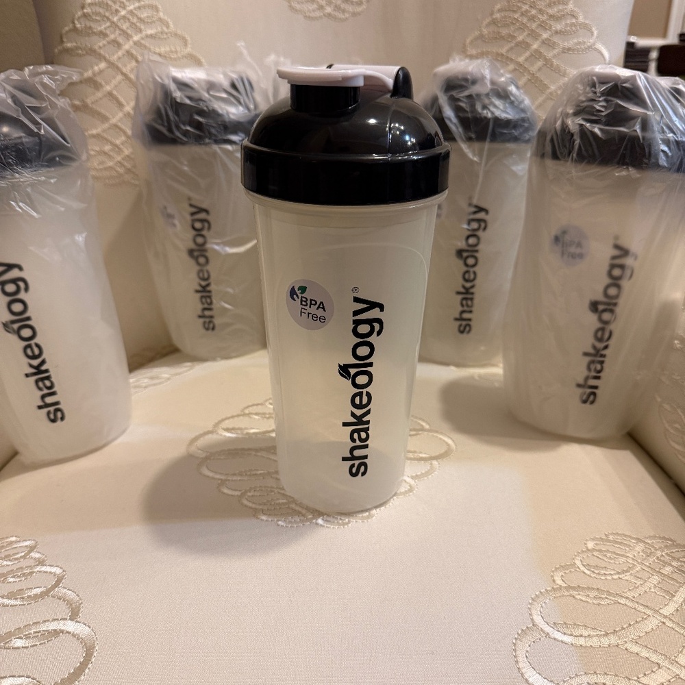 SHAKEOLOGY SHAKER CUPS